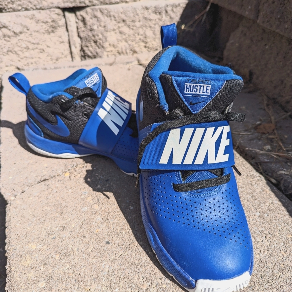 Boys Nike Team Hustle 6Y